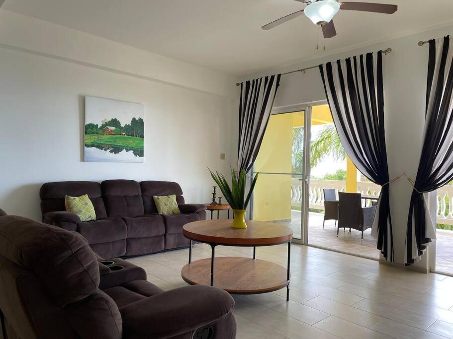 Spring Garden Mobay Resort Luxurious Apartments Montego Bay Buitenkant foto