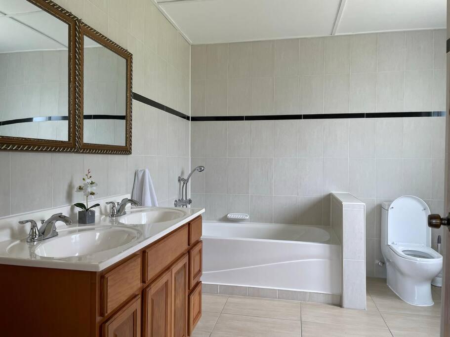 Spring Garden Mobay Resort Luxurious Apartments Montego Bay Buitenkant foto