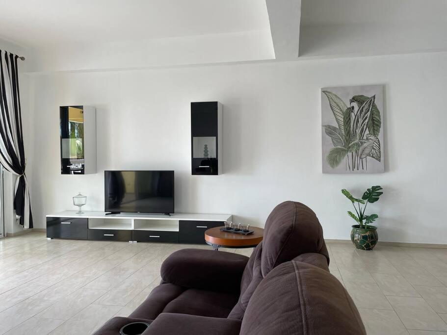 Spring Garden Mobay Resort Luxurious Apartments Montego Bay Buitenkant foto