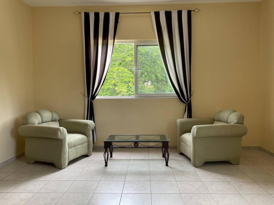 Spring Garden Mobay Resort Luxurious Apartments Montego Bay Buitenkant foto