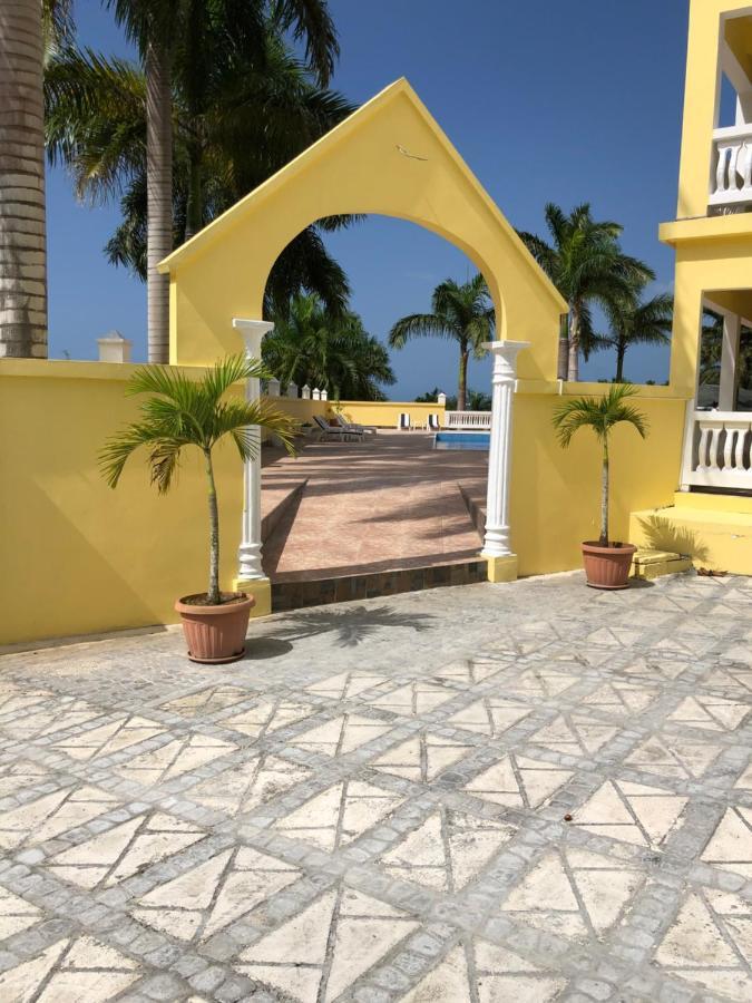 Spring Garden Mobay Resort Luxurious Apartments Montego Bay Buitenkant foto